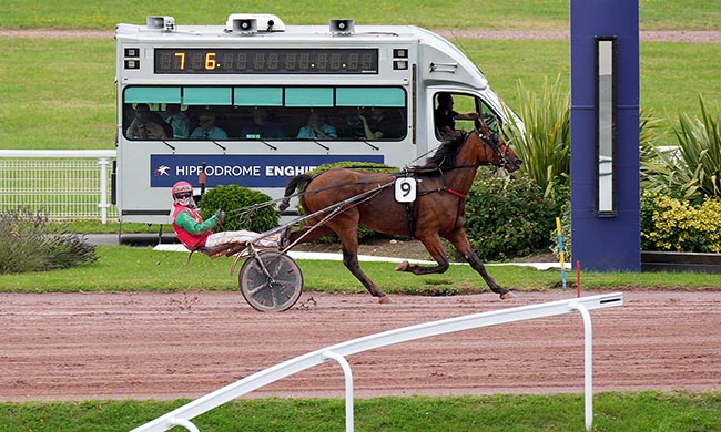 Photo d'arrivée de la course pmu PRIX DE CROULEBARDE à ENGHIEN le Mercredi 30 juillet 2025