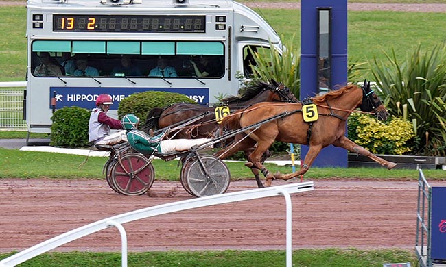Photo d'arrivée de la course pmu PRIX DE L'HOTEL DES MONNAIES à ENGHIEN le Mercredi 30 juillet 2025