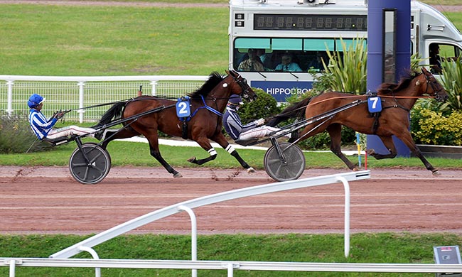 Photo d'arrivée de la course pmu PRIX DU PARC DES PRINCES à ENGHIEN le Mercredi 30 juillet 2025