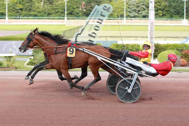 Photo d'arrivée de la course pmu PRIX JEAN BALLIERE (PRIX DES HETRES) à CABOURG le Vendredi 1 août 2025