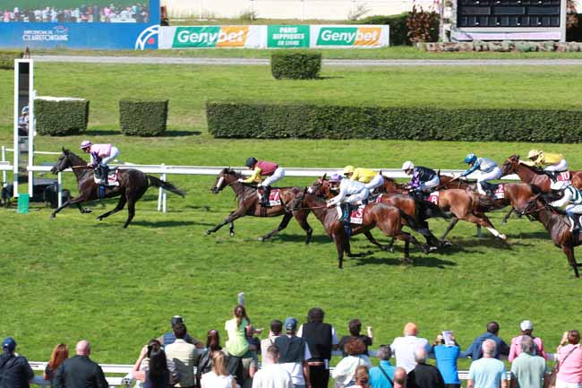 Photo d'arrivée de la course pmu PRIX DES LUNAISIENS à CLAIREFONTAINE le Samedi 2 août 2025