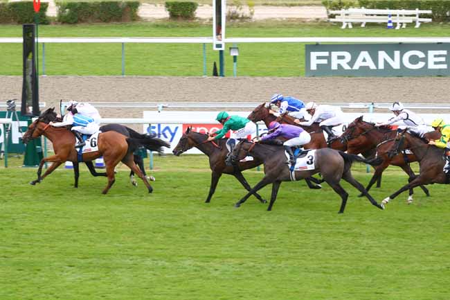 Photo d'arrivée de la course pmu SKY SPORTS RACING PRIX SIX PERFECTIONS - FONDS EUROPEEN DE L'ELEVAGE à DEAUVILLE le Dimanche 3 août 2025