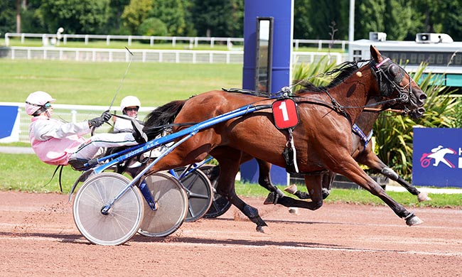 Photo d'arrivée de la course pmu PRIX DE FORGES-LES-EAUX à ENGHIEN le Dimanche 3 août 2025