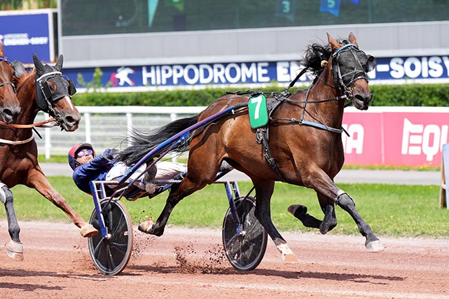 Photo d'arrivée de la course pmu PRIX DE CHALONS-DU-MAINE à ENGHIEN le Dimanche 3 août 2025