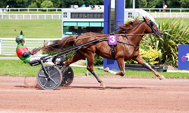 Photo d'arrivée de la course pmu PRIX D'AIGREMONT à ENGHIEN le Dimanche 3 août 2025