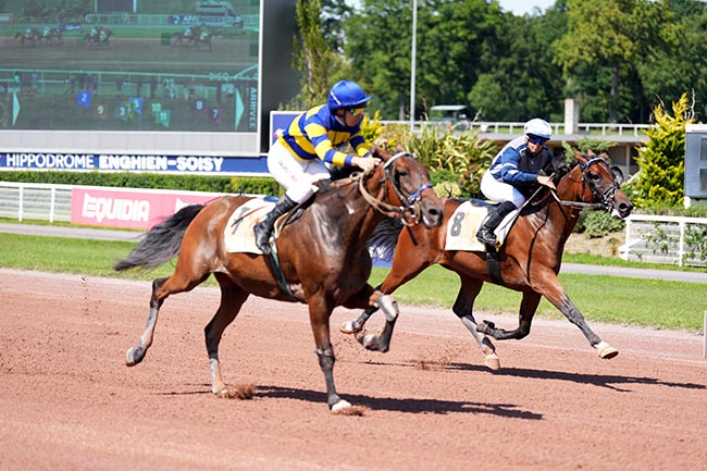 Photo d'arrivée de la course pmu PRIX DE LA PLACE VAUBAN à ENGHIEN le Dimanche 3 août 2025