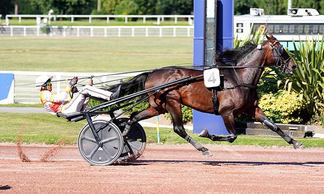 Photo d'arrivée de la course pmu PRIX DE LA CONCORDE à ENGHIEN le Jeudi 7 août 2025