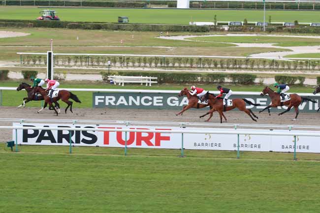 Photo d'arrivée de la course pmu PRIX DU COCHET à DEAUVILLE le Jeudi 7 août 2025