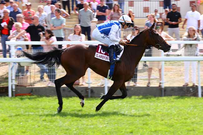 Photo d'arrivée de la course pmu PRIX GARTEN ON THE BEACH FESTIVAL (PRIX DU QUAI AU COQ) à CLAIREFONTAINE le Vendredi 8 août 2025