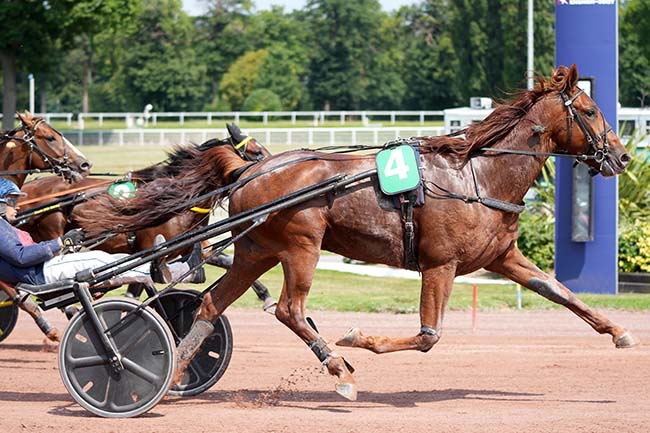 Photo d'arrivée de la course pmu PRIX DE L'ODEON à ENGHIEN le Samedi 9 août 2025