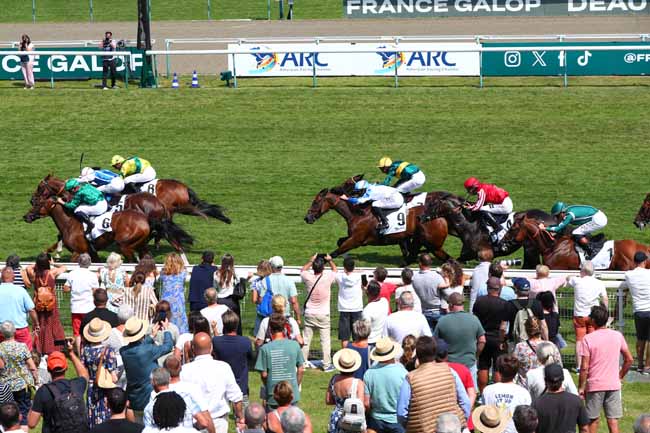 Photo d'arrivée de la course pmu PRIX MOONLIGHT CLOUD - URUGUAY BOOK 1 (URU) à DEAUVILLE le Dimanche 10 août 2025