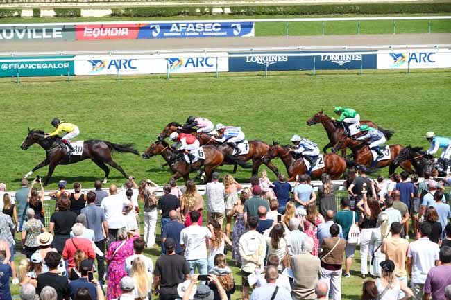 Photo d'arrivée de la course pmu PRIX DU CERCLE - DON JUAN CUNEO SOLARI (CHI) à DEAUVILLE le Dimanche 10 août 2025