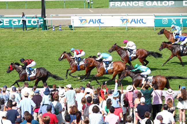 Photo d'arrivée de la course pmu PRIX DE CLARBEC - FAMILIA MENDITEGUY (ARG) à DEAUVILLE le Dimanche 10 août 2025