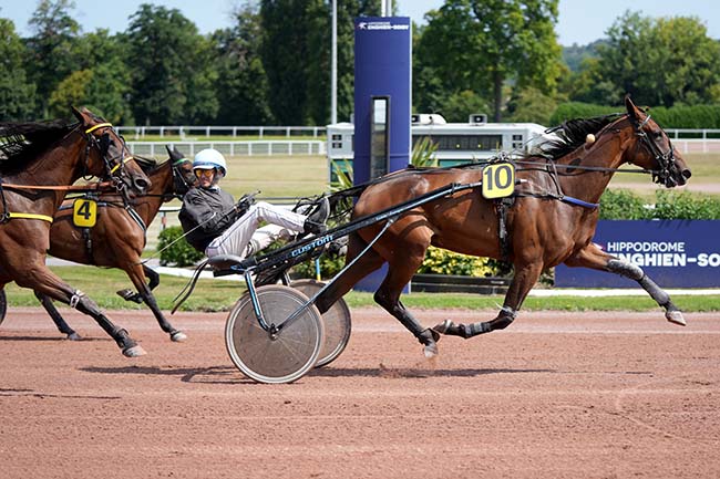 Photo d'arrivée de la course pmu PRIX DE LA PLAINE MONCEAU à ENGHIEN le Dimanche 10 août 2025