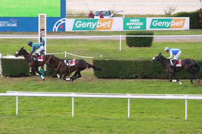 Photo d'arrivée de la course pmu PRIX DE L'ASSOCIATION GALOP BAIE (PRIX DES ERABLES) à CLAIREFONTAINE le Lundi 11 août 2025