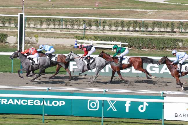 Photo d'arrivée de la course pmu PRIX DES BERGERIES - TROPHEE DU PERSONNEL à DEAUVILLE le Mardi 12 août 2025
