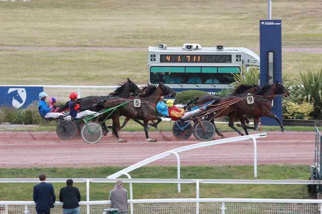 Photo d'arrivée de la course pmu PRIX DE NOUZONVILLE à ENGHIEN le Mercredi 13 août 2025