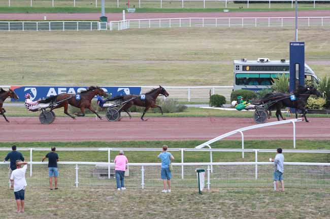 Photo d'arrivée de la course pmu PRIX DE LA PORTE DE PASSY à ENGHIEN le Mercredi 13 août 2025