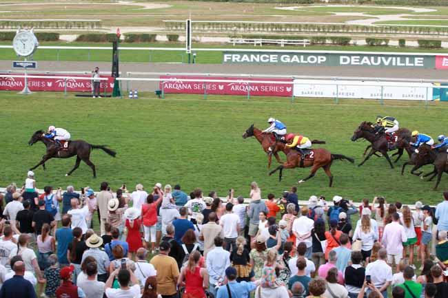 Photo d'arrivée de la course pmu ARQANA SERIES - CRITERIUM D'ETE à DEAUVILLE le Jeudi 14 août 2025