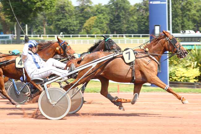 Photo d'arrivée de la course pmu PRIX DE SAINT-CERNIN à ENGHIEN le Jeudi 14 août 2025