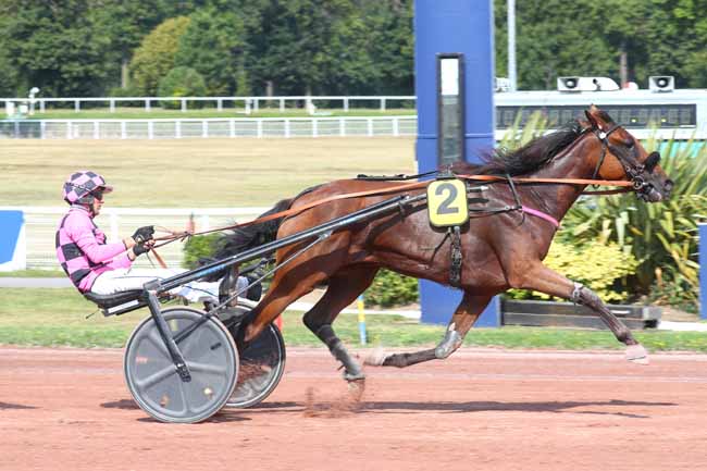 Photo d'arrivée de la course pmu PRIX DE PONT-SAINT-MARTIN à ENGHIEN le Jeudi 14 août 2025