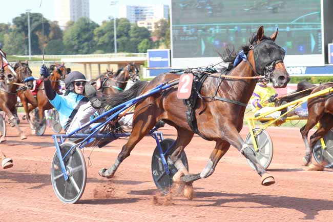 Photo d'arrivée de la course pmu PRIX DE LA PORTE DE CLIGNANCOURT à ENGHIEN le Jeudi 14 août 2025