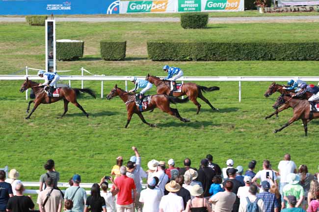 Photo d'arrivée de la course pmu PRIX GENY.COM (PRIX DE L'HIPPODROME FLEURI) à CLAIREFONTAINE le Vendredi 15 août 2025