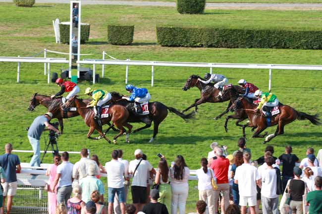 Photo d'arrivée de la course pmu PRIX 250 EUROS BONUS BIENVENUE GENYBET (PRIX DE RICARVILLE) à CLAIREFONTAINE le Vendredi 15 août 2025