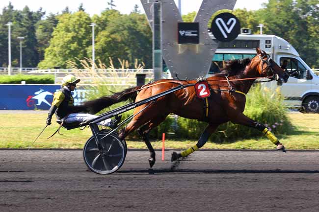 Photo d'arrivée de la course pmu PRIX PHAETON - CRITERIUM 4 ANS Q2 à PARIS-VINCENNES le Samedi 16 août 2025