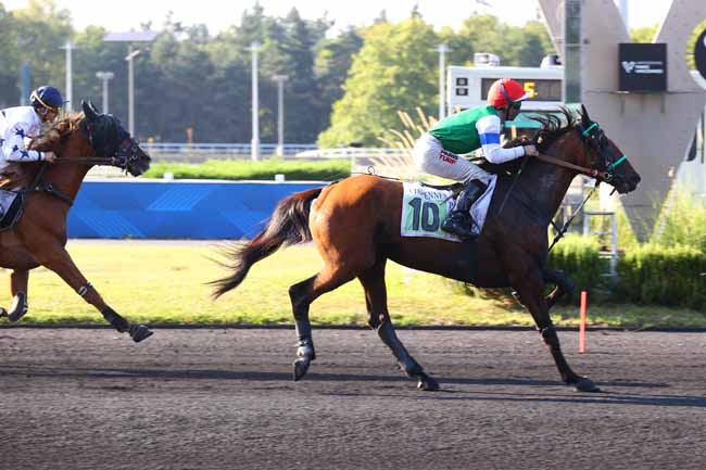 Photo d'arrivée de la course pmu PRIX DE BARBEZIEUX à PARIS-VINCENNES le Samedi 16 août 2025