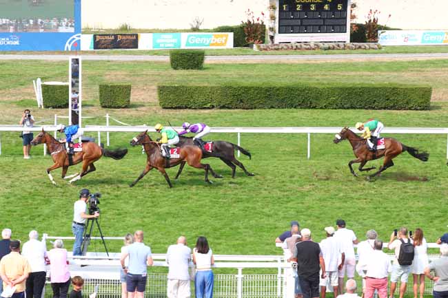 Photo d'arrivée de la course pmu PRIX FOR MY BIO TATTOO (PRIX MICHEL DE GIGOU) à CLAIREFONTAINE le Lundi 18 août 2025