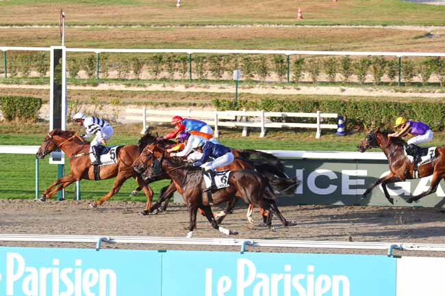 Photo d'arrivée de la course pmu PRIX DES ANCIENS JOCKEYS (PRIX DU CHATEAU DE BOSMELET) à DEAUVILLE le Jeudi 21 août 2025