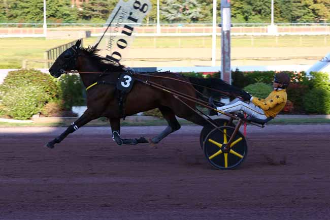 Photo d'arrivée de la course pmu PRIX DE VILLEDIEU-LES-POELES à CABOURG le Vendredi 22 août 2025