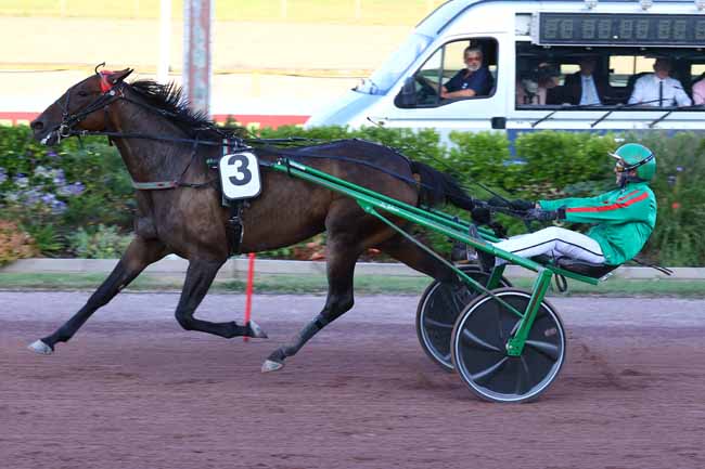 Photo d'arrivée de la course pmu PRIX DE GRAIGNES à CABOURG le Vendredi 22 août 2025