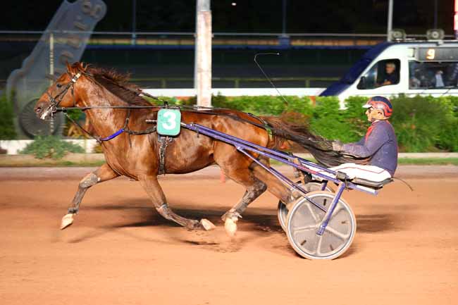 Photo d'arrivée de la course pmu PRIX DE BOURIGNY à CABOURG le Vendredi 22 août 2025