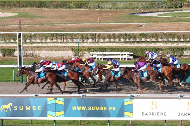 Photo d'arrivée de la course pmu SUMBE PRIX DE LA MAISON DES QUATRANS à DEAUVILLE le Dimanche 24 août 2025