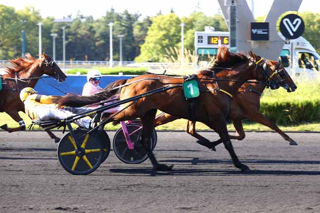 Photo d'arrivée de la course pmu PRIX DE DIJON à PARIS-VINCENNES le Lundi 25 août 2025