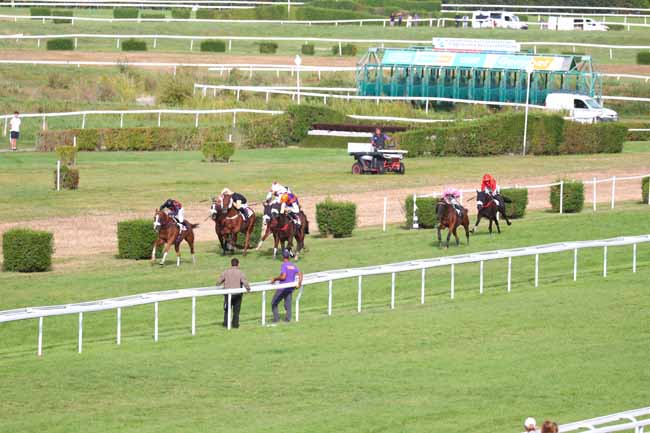 Arrivée quinté pmu GRAND STEEPLE-CHASE DE LA VILLE DE DEAUVILLE à CLAIREFONTAINE