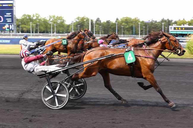 Photo d'arrivée de la course pmu PRIX DE CHARTRES à PARIS-VINCENNES le Mercredi 27 août 2025