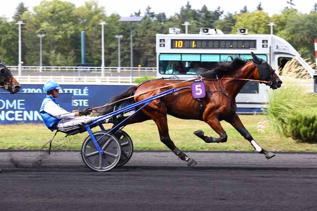 Photo d'arrivée de la course pmu PRIX DE LAGNY à PARIS-VINCENNES le Mercredi 27 août 2025