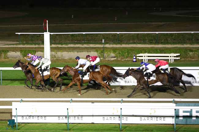 Photo d'arrivée de la course pmu ERREUR PROGRAMMATION à DEAUVILLE le Samedi 30 août 2025
