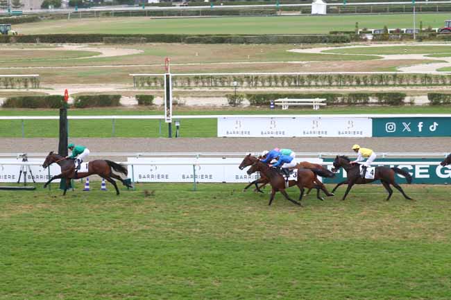 Photo d'arrivée de la course pmu LUCIEN BARRIERE GRAND PRIX DE DEAUVILLE à DEAUVILLE le Samedi 30 août 2025