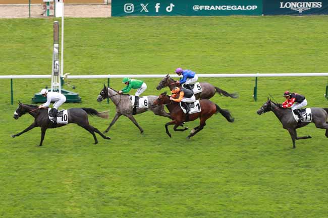 Photo d'arrivée de la course pmu PRIX DU LAC à LONGCHAMP le Dimanche 31 août 2025