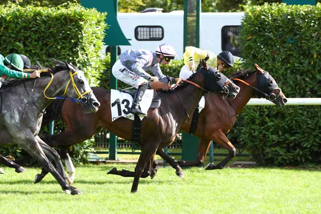 Photo d'arrivée de la course pmu PRIX DE LA CATHEDRALE DE BEAUVAIS à CHANTILLY le Lundi 1 septembre 2025