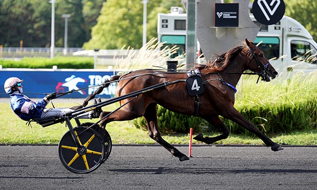 Photo d'arrivée de la course pmu PRIX GISELLA à PARIS-VINCENNES le Lundi 1 septembre 2025