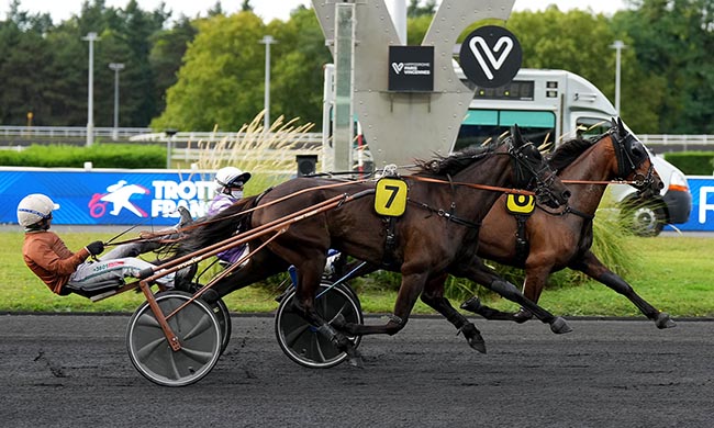 Photo d'arrivée de la course pmu PRIX ATHAMANTIS à PARIS-VINCENNES le Lundi 1 septembre 2025