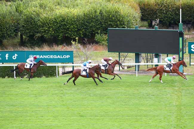 Photo d'arrivée de la course pmu PRIX RAVINELLA à SAINT CLOUD le Mardi 2 septembre 2025