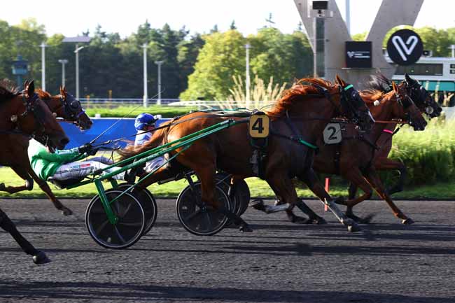 Photo d'arrivée de la course pmu PRIX ADELINDA à PARIS-VINCENNES le Vendredi 5 septembre 2025
