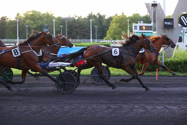 Photo d'arrivée de la course pmu PRIX KLYMENE à PARIS-VINCENNES le Vendredi 5 septembre 2025