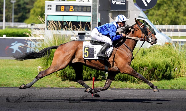 Photo d'arrivée de la course pmu PRIX DE LUSIGNY à PARIS-VINCENNES le Samedi 6 septembre 2025